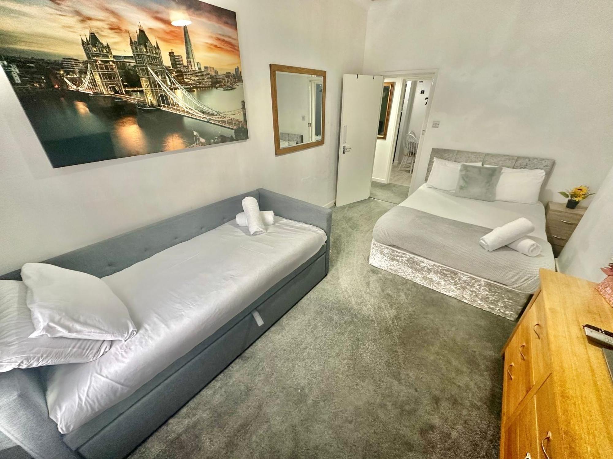 Homely Apartment In The Heart Of Town Centre - Sleeps 6 본머스 외부 사진