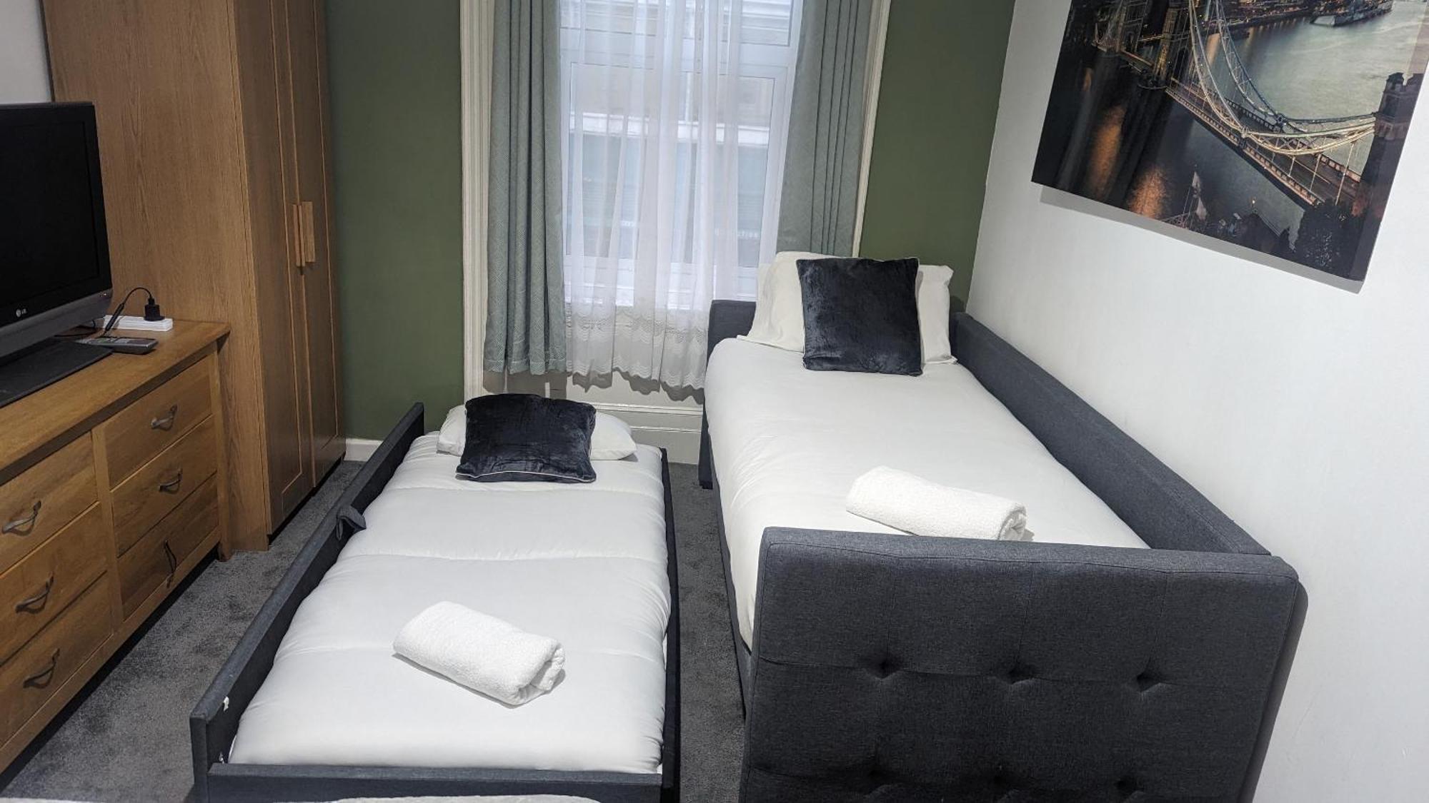 Homely Apartment In The Heart Of Town Centre - Sleeps 6 본머스 외부 사진