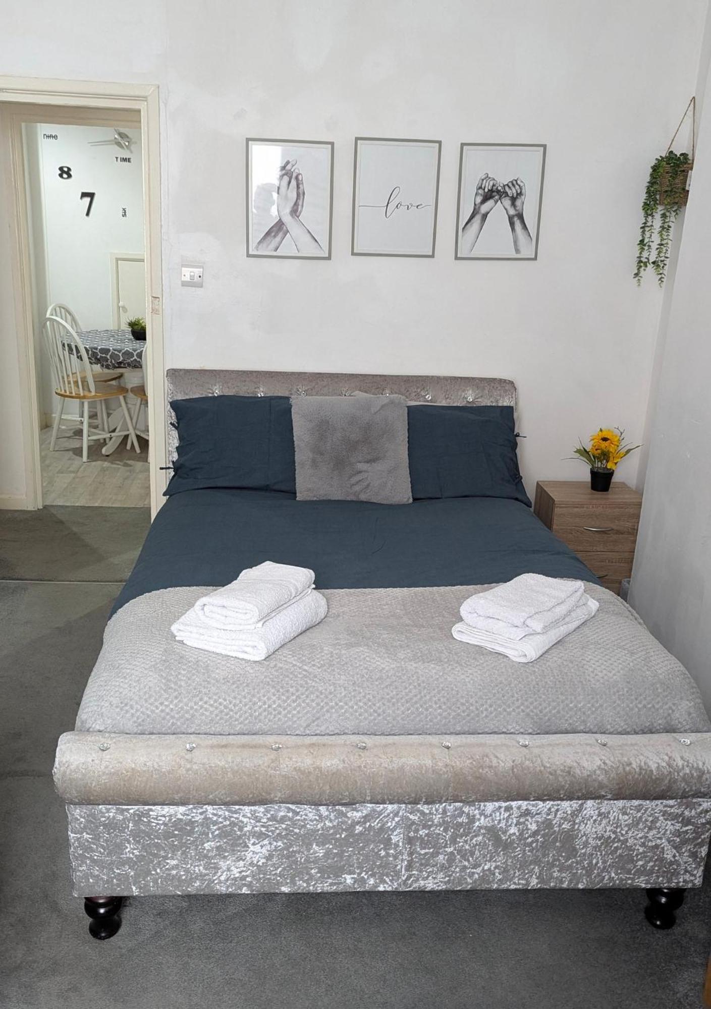 Homely Apartment In The Heart Of Town Centre - Sleeps 6 본머스 외부 사진